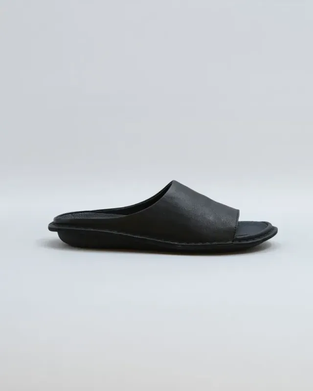 SAINT TROPEZ Petro Black Sandal Viba